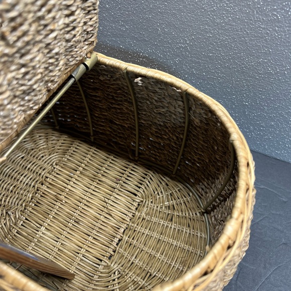 Vintage Double Lid Sewing Basket Woven Wicker Beautiful Condition - Picture 15 of 16